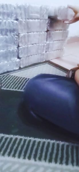 proses penghitungan terakhir hijab printing sebelum dikirim